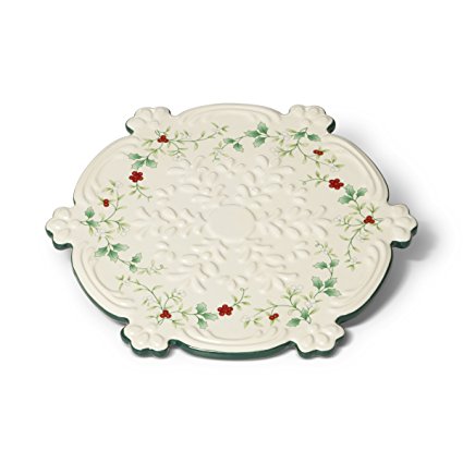 Pfaltzgraff Winterberry Snowflake Trivet (9-Inch)